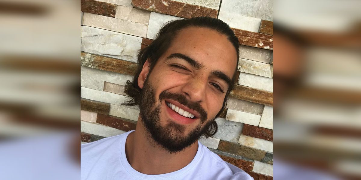 Polémica por foto de Maluma con siete mujeres semidesnudas