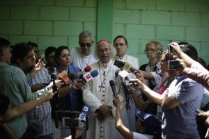 Paramilitares disparan a sacerdote en Nicaragua