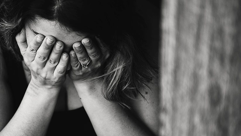 Una joven argentina se resiste a una violación grupal y los agresores la desfiguran a golpes