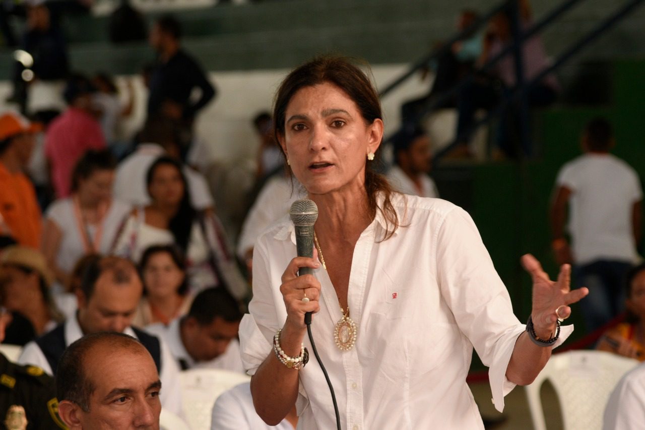“Buscaremos los recursos necesarios para el mejoramiento y mantenimiento de las vías terciarias del país.”: Ángela María Orozco