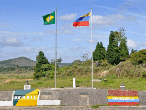Expulsan a venezolanos de un refugio en Brasil