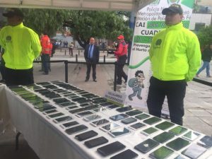 ‘Entregatón’ de celulares hurtados en Bogotá