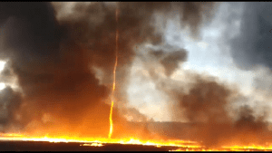 El impresionante tornado de Fuego que se creó por oleada de calor