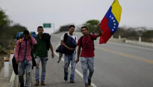 Ecuador abre un «corredor humanitario» para migrantes venezolanos que transitan a Perú