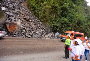 Continúa cerrada la vía Bogotá – Villavicencio por 18 derrumbes