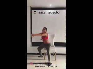 ¡Casi se desnuca! Andrea Valdiri se dio tremendos golpes por hacer una coreografía