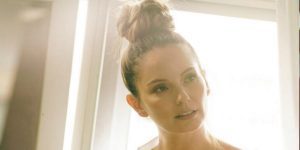Claudia Bahamon es demasiado cariñosa con sus amigos