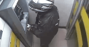 Alarmantes videos de cómo roban en cajeros automáticos permitieron la captura de 121 personas
