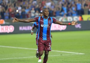 ¿Directo al Puskas? Mira el golazo de chilena que marcó Hugo Rodallega