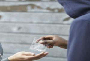 Capturan a adolescentes que vendían drogas en colegios de Bogotá