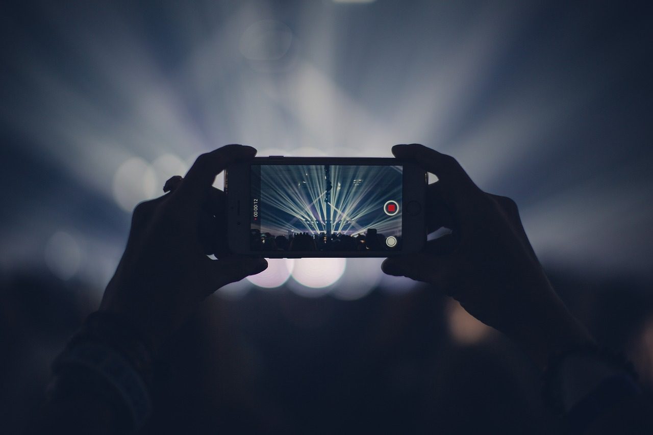 Multa internacional a Apple y Samsung para ralentizar a propósito sus dispositivos viejos