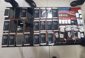 Mujer intentó ingresar 24 celulares a La Picota escondidos en un yeso