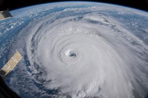 La ira del huracán Florence llegará hoy a las Carolinas