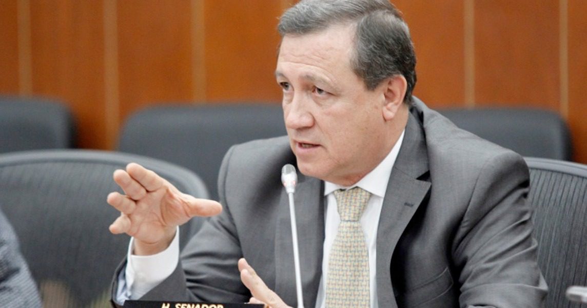 Macías propone ampliar a cinco años el mandato de Duque