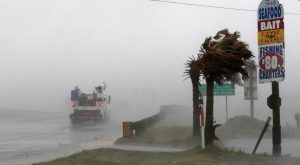 El peligroso huracán Florence tocó tierra en la costa sureste de EE.UU.