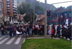 Protestas estudiantiles paralizan el centro de Bogotá