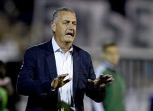 Técnico argentino se bajó del bus de candidatos para dirigir la selección Colombia