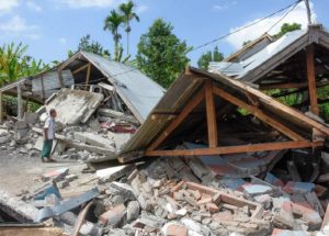 Sube a 832 cifra de muertos por sismo y tsunami en Indonesia