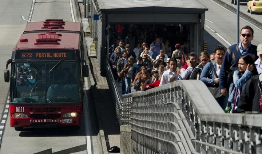 Transmilenio aclara hechos en los que murió un ‘colado’ que iba con un menor