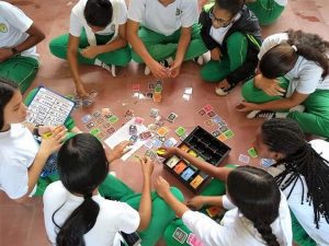 Fundación Gran Colombia Gold hace entrega de Juegos a profesores y alumnos en Segovia