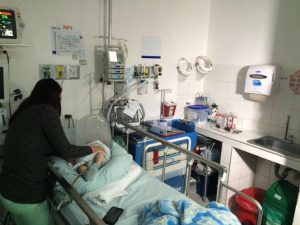 Niño que estuvo junto a cadáveres de sus padres recibe atención psicológica de ICBF