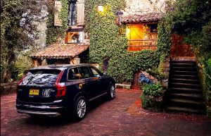 Mauricio Vélez busca la imagen perfecta a bordo de Volvo Cars