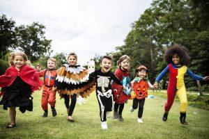 No por verso 'cool' en Halloween descuide su salud visual