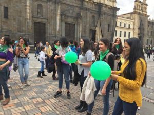 Grupo de mujeres realizó plantón para rechazar límites al aborto