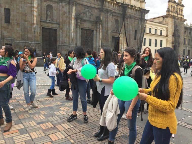 Grupo de mujeres realizó plantón para rechazar límites al aborto
