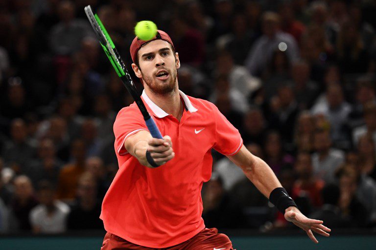 Khachanov sorprende a Djokovic en la final de París-Bercy