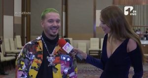 J Balvin revela hasta que se va a dejar el pelo verde