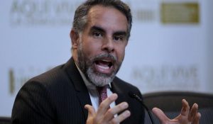 “Aquí la política criminal es subir penas y no la de prevenir el delito”: Armando Benedetti frente al hacinamiento en Cárceles Colombianas.