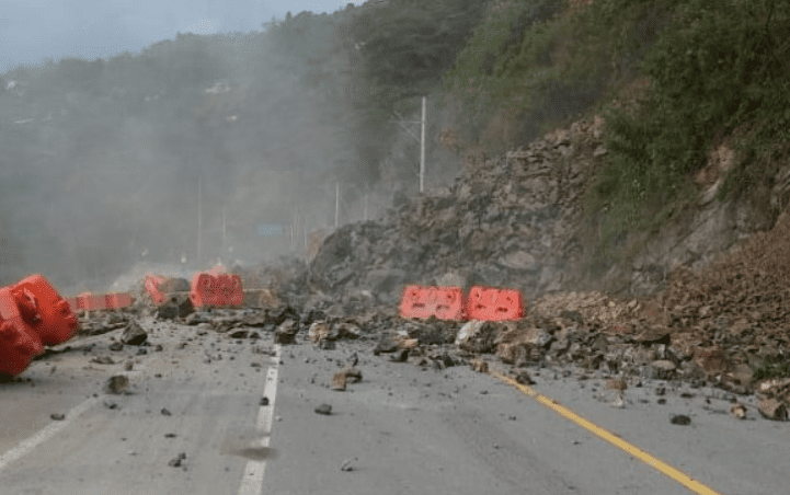 Abren paso a un carril en vía Medellín-Santa Fe de Antioquia