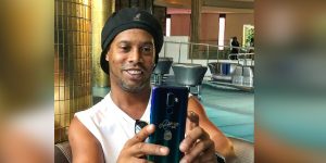 Ronaldinho está sobre endeudado y lo busca la justicia de Brasil
