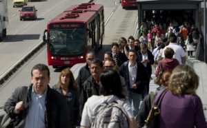 Tres personas murieron en la última semana por puertas abiertas de Transmilenio