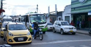 Alcalde de Rionegro elimina servicio colectivo de taxis para crear necesidad de tren ligero