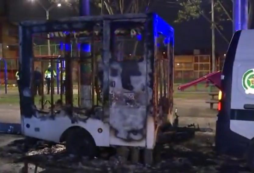 CAI móvil fue incinerado en Engativá, Bogotá