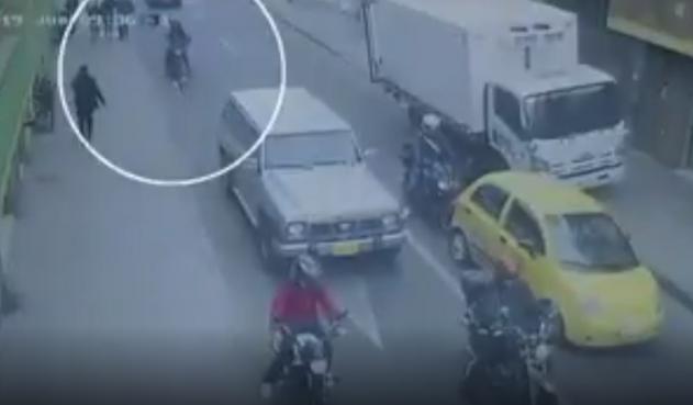 Investigan moto que «escolta» al carro bomba hasta que estalló en la Escuela de Cadetes