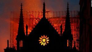 Funcionario francés dice que “ambas torres de Notre Dame están a salvo”