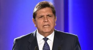 Expresidente peruano Alan García se encuentra en coma tras dispararse para evitar detención