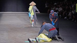 VIDEO: Divulgan imágenes del momento en que un modelo brasileño se desploma en la pasarela antes de morir súbitamente