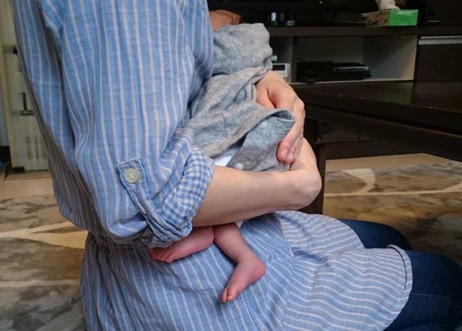 Gemelos que se hacían pasar el uno por el otro, a pagar juntos la paternidad de bebé