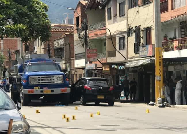 Asesinan a tiros a expolicía y a su hermano en barrio Mesa de Bello