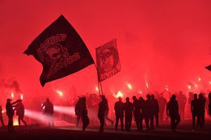 (Video) Impresionante celebración de hinchas del PAOK por título en Grecia luego de 34 años