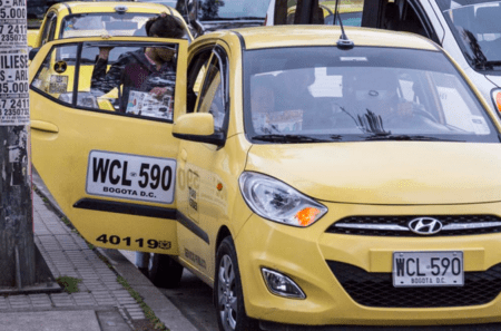 Hombre con arresto domiciliario prestaba servicios como taxista