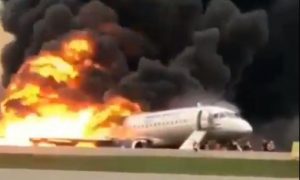 Un rayo habría causado accidente de avión en Rusia que dejó 41 muertos
