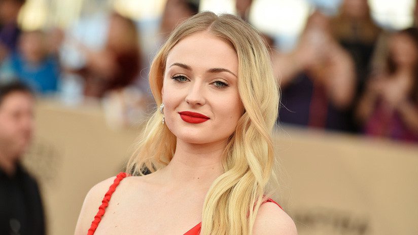 ‘Sansa Stark’ revela quien dejó el vaso de café en una escena de la serie GOT