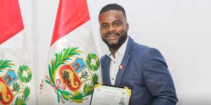 El futbolista Johnnier Montaño se nacionaliza en Perú