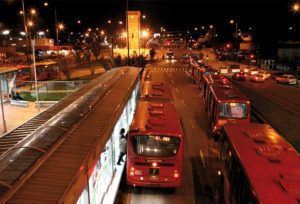 20 personas pasaron la noche en estación de Transmilenio porque no pasó el bus