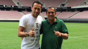 Desmienten supuesta muerte del padre de David Ospina